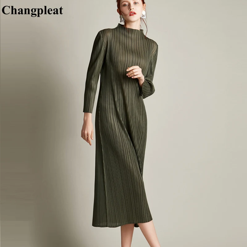 Женское плиссированное платье Changpleat однотонное с высоким воротником и длинным