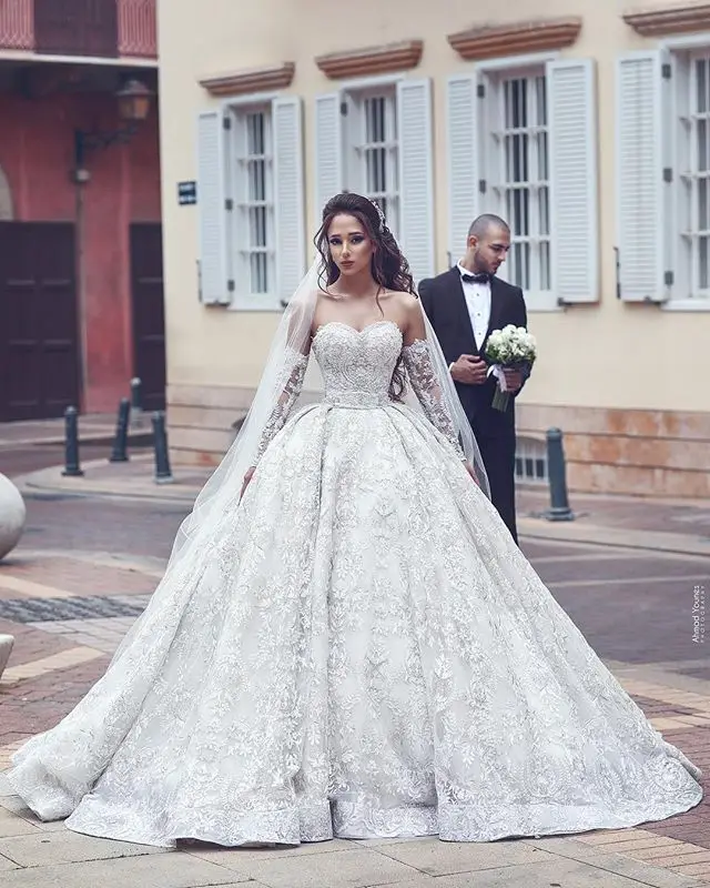

Luxurious High Quality Lace Wedding Dress 2019 Sweetheart Ball Gown Pearls Watteau Train Dubai Arabic Bridal Gowns With Veil