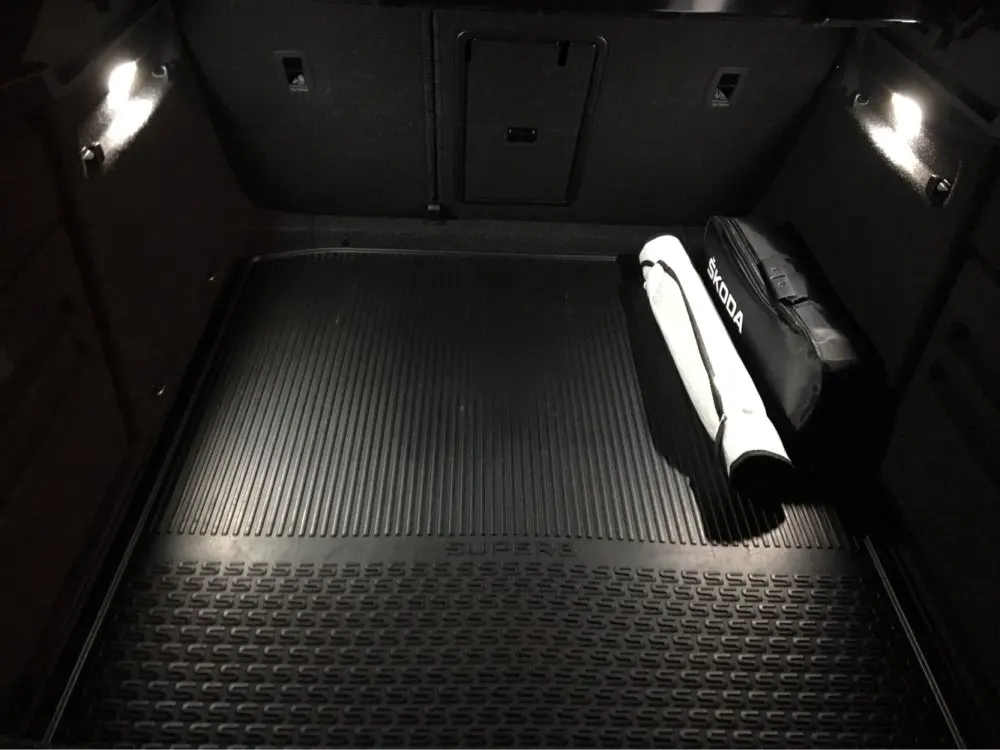 1 пара светодиодный дверной Нижняя подсветка для бардачка багажный фонарь для Audi Skoda Octavia, Fabia VW Golf 5 6 Tiguan Touareg Seat