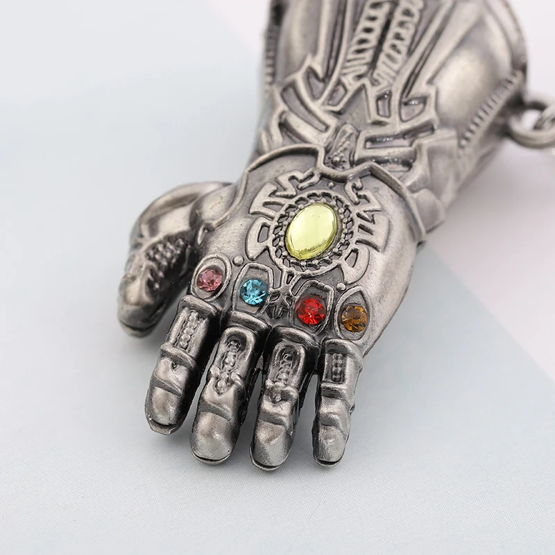 

Fashion Keychain Marvel Around Avengers 3 Fighting Infinity Gloves Clenching Fist Model Ancient Bronze Crystal Cool Keychain