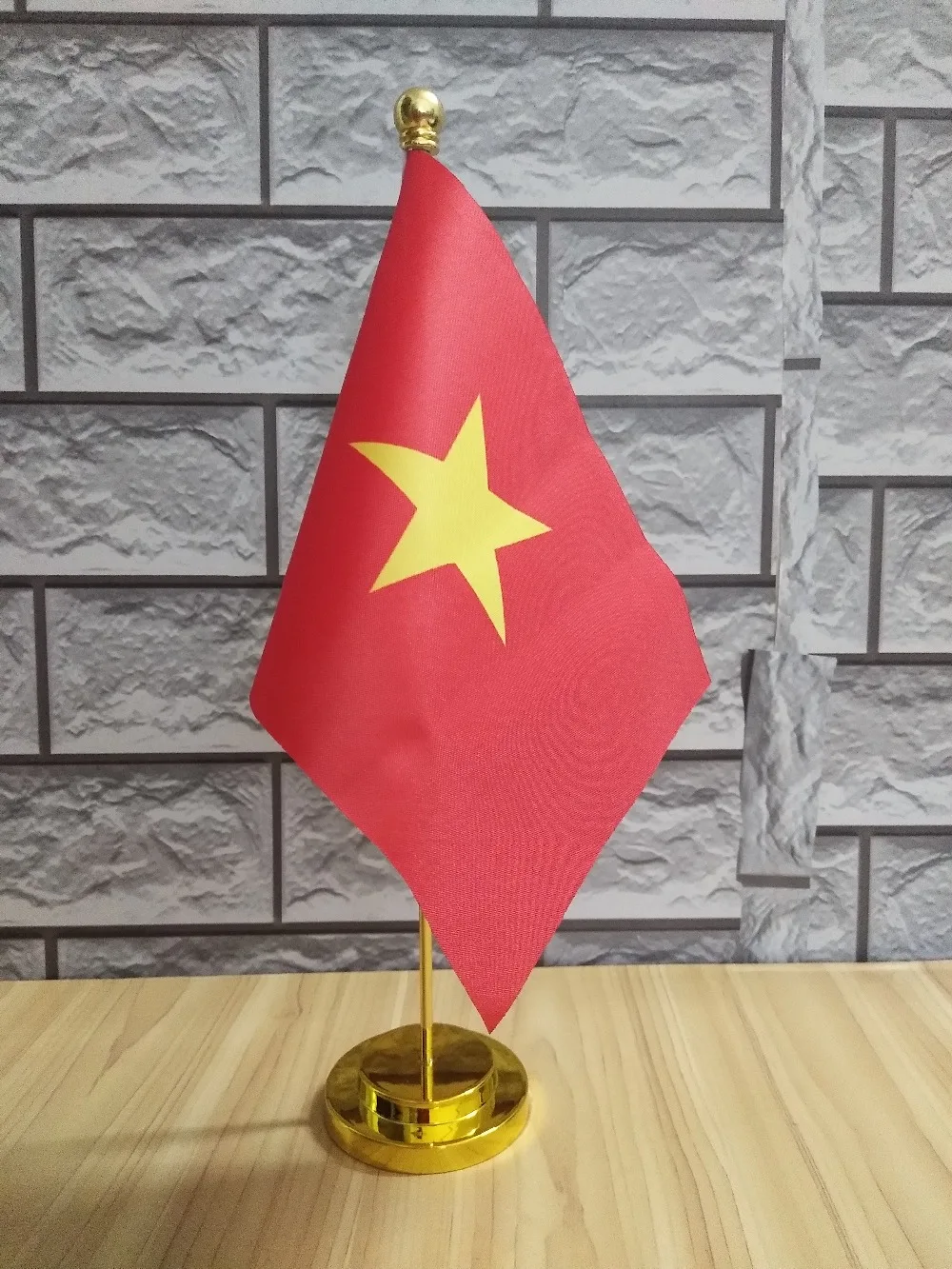 Вьетнамский настольный флаг баннер и золотой флагшток/Серебряный флагшток для украшения/подписи/переговоров 14*21 см, 011