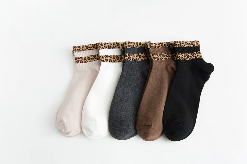 5 пар/лот, женские хлопковые модные весенне-летние популярные Короткие леопардовые носки, спортивные повседневные полосатые корейские носки для девочек