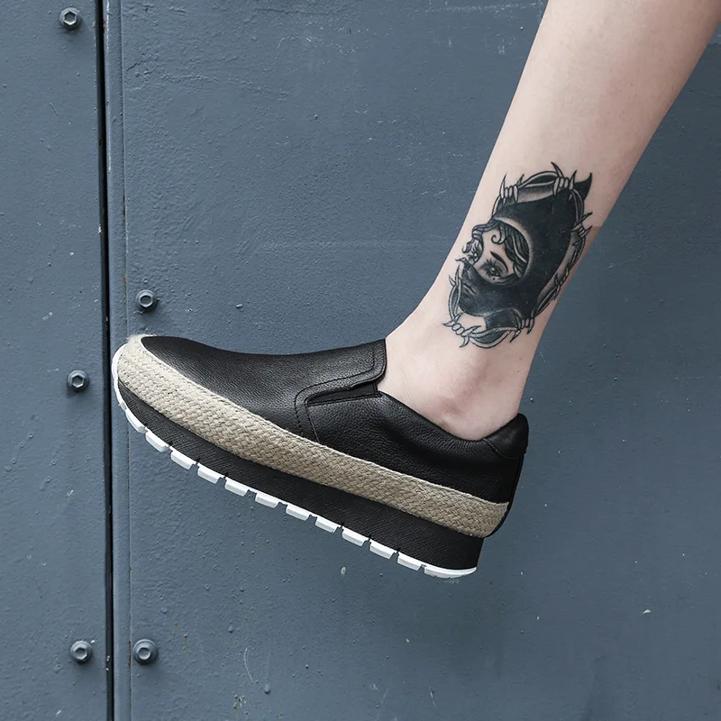 

2019 spring new leather women's shoes wild thick sole shoes straw loafers.