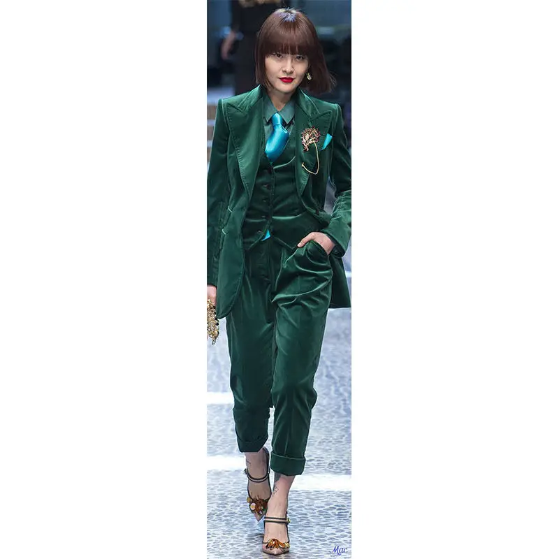Bespoke Sark Green Velvet Women Suits Peak Lapel Ladies Pants Suits Set Show Costume B210 Bespoke Sark Green Velvet Women Suits Peak Lapel Ladies Pants Suits Set Show Costume B210