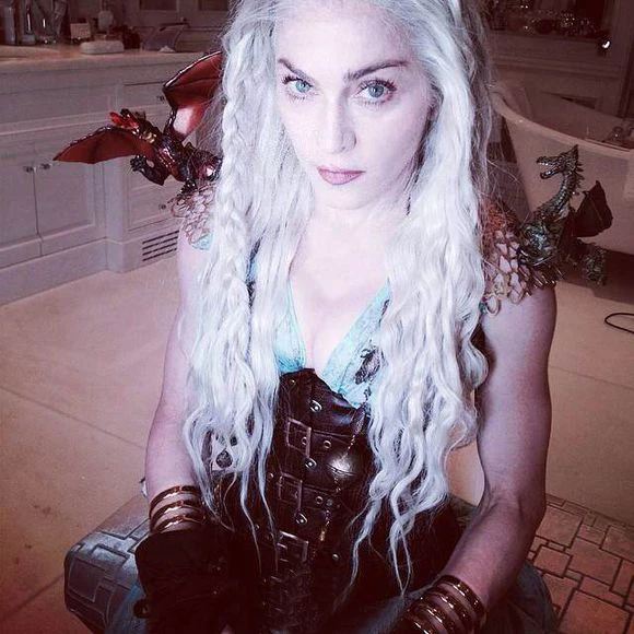 

Daenerys Targaryen Long Wavy Silver White Heat Resistant Cosplay Costume Wig