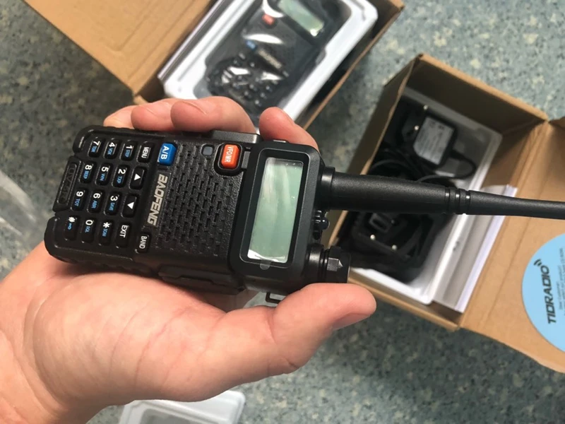 Baufeng UV-5R радио UV5R walkie talkie радиоприемник двухдиапазонный 136-174mhz 400-520mhz 5W walkie talkie наружный радиоприемник