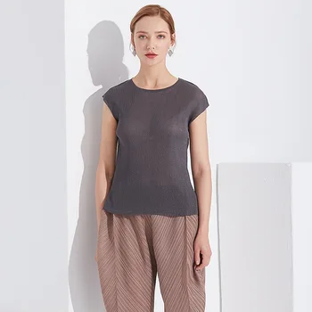 

Plus Size Tank Top Summer Women 2019 New Round Neck Sleeveless Solid Color Big Stretch Miyake Pleats T-Shirt For Women 45-75KG