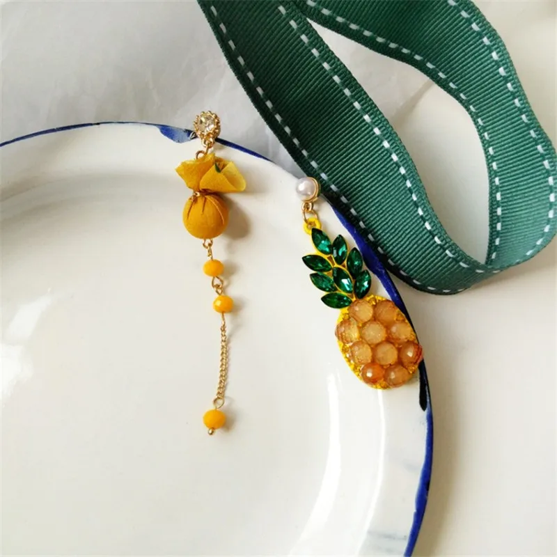 

New Pineapple Rhinestone Lucky Bag Earrings Fashion Girls Personality Fruit Earrings Jewelry Japanese and Korean Pop Single Gift