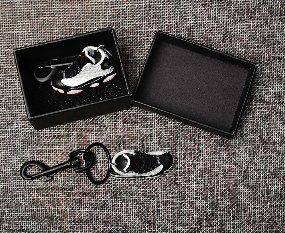 

dropshipping top Air Jordan 13 “He Got Game“ sneaker keychains 1/6 SCALE 3D Mini Sneaker JORDAN keychain doll accessory