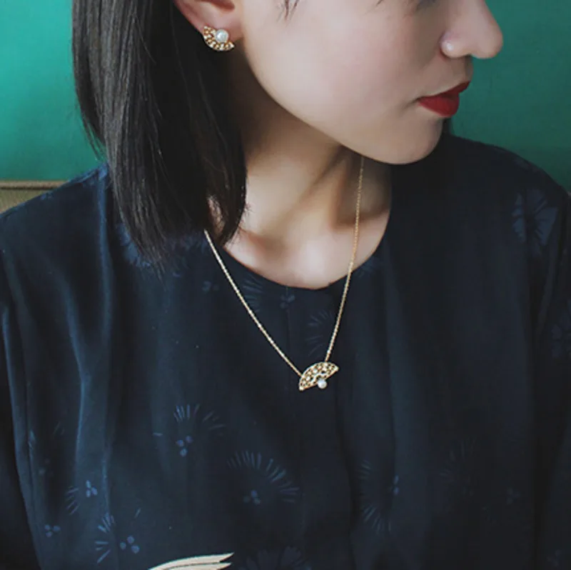 

WKOUD EAM Jewelry / 2019 New Fashion Temperament 925 Silver Micro-inlaid Zircon Hollow Fan Pearl Necklaces Women's Accessories