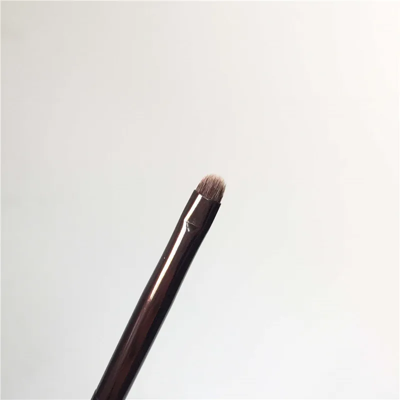 hourglass NO.11 Smudge Brush _ 3