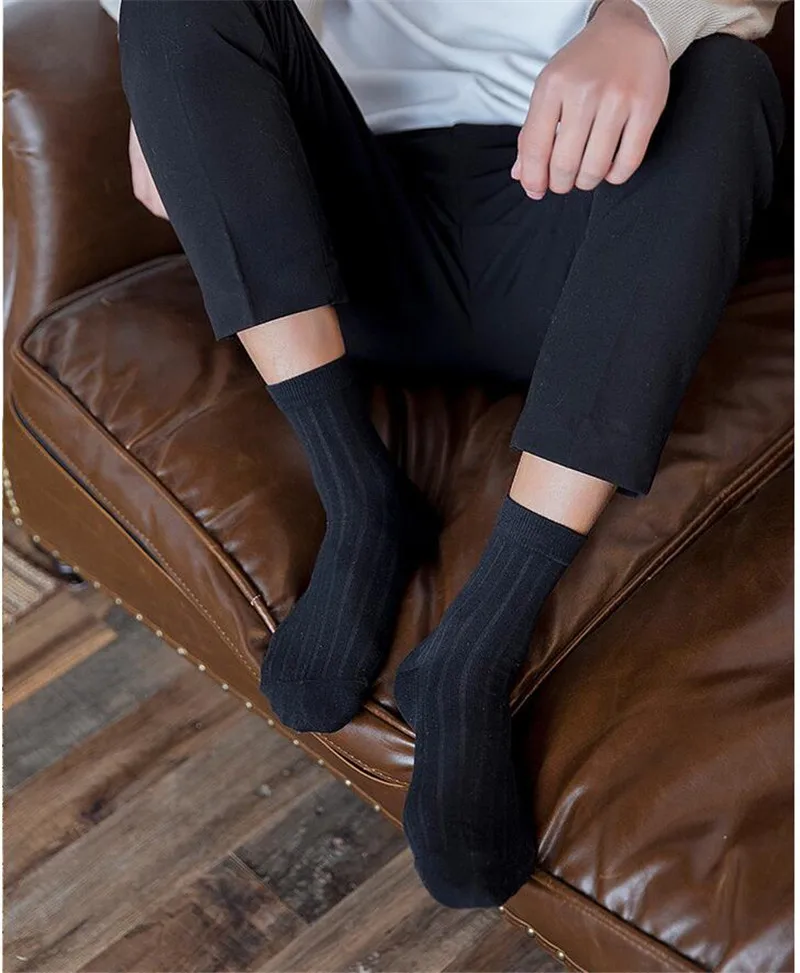 Covrlge 10 пар/лот, мужские однотонные носки, повседневные хлопковые мужские носки, мужские носок с полосками, брендовые деловые носки, белый, черный цвет, NWM002