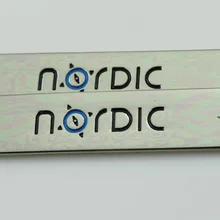 Шт./упак. 200) гальванических блестящие серебристые металлические значки/этикетки 1x3 см с тиснением цветной логотип на заказ для одежды куртка