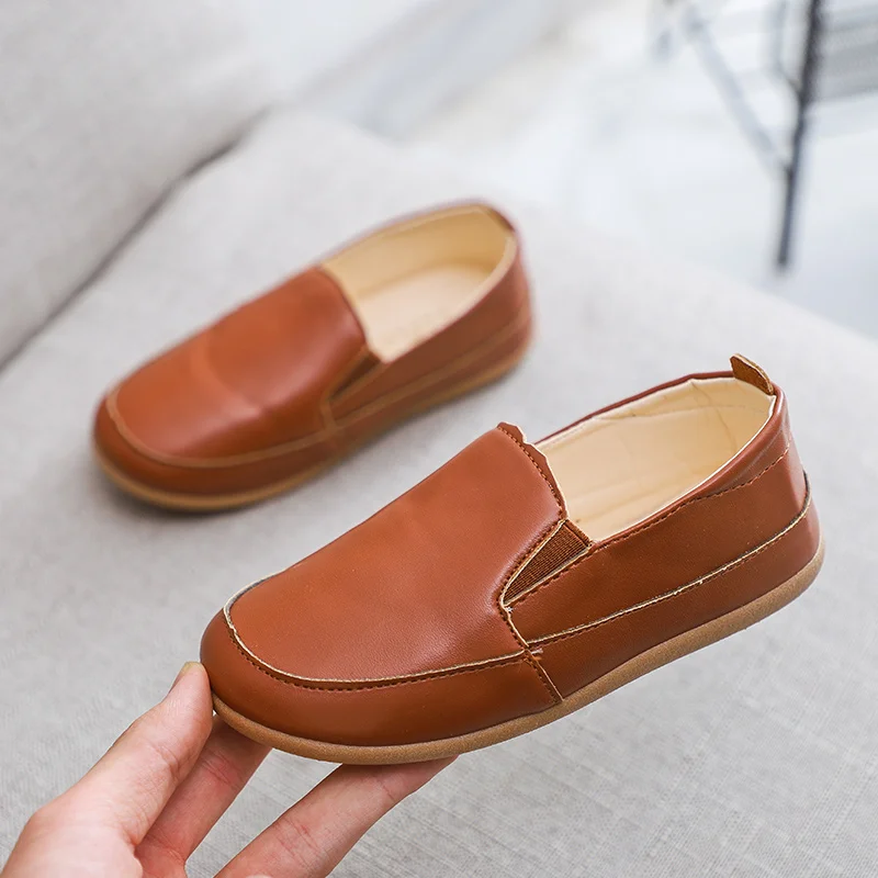 الأطفال أحذية خفيفة بدون كعب للأولاد أحذية من الجلد الطفل رياضة الانزلاق على ضوء الاطفال عارضة طفل أزياء الفتيات شقة الأخفاف أحذية