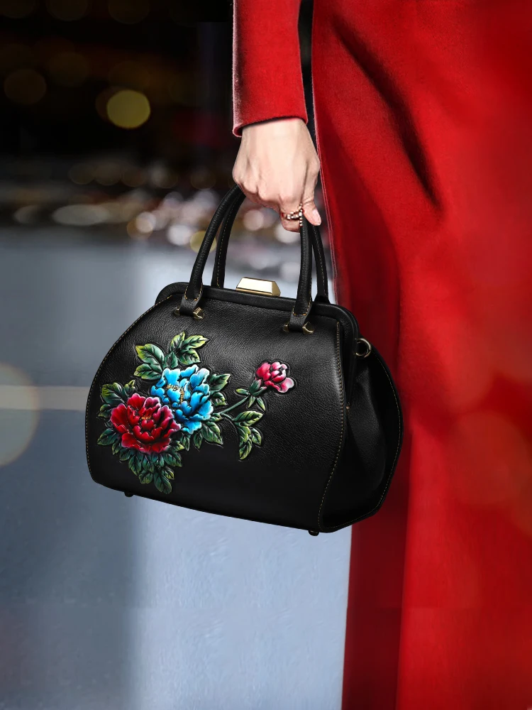 

Accept custom logo private wholesale genuine leather handbag retro simple shoulder messenger bag for women material from Italy