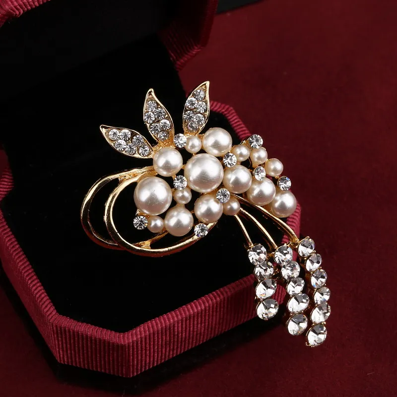 Elegant Peacock Butterfly Rhinestone Brooch Pin Bee Leopard Music Note Simulated Pearl Fashion Brooches Flower Crown Brooch Gift Fashion Jewelry