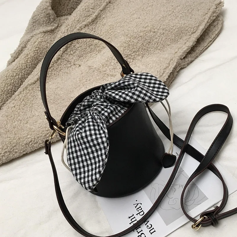 النساء بو الجلود حقيبة يد الشهيرة مصمم جديد الأزياء دلو حقيبة Crossbody حقيبة عبر القوس النساء حقيبة كتف النساء بو الجلود حقيبة يد الشهيرة مصمم جديد الأزياء دلو حقيبة Crossbody حقيبة عبر القوس النساء حقيبة كتف