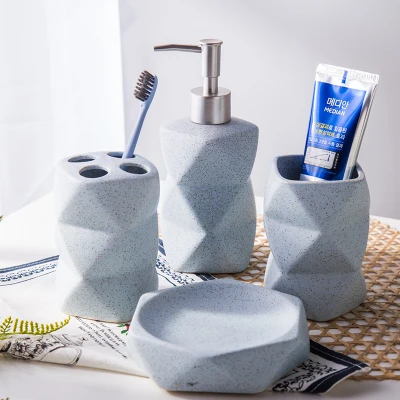 Для дома набор бутылочек для лосьона для ванны из керамической держатель для зубной щетки мыльница Аксессуары для ванной комнаты, аксессуары для ванной комнаты - Цвет: 4pieces