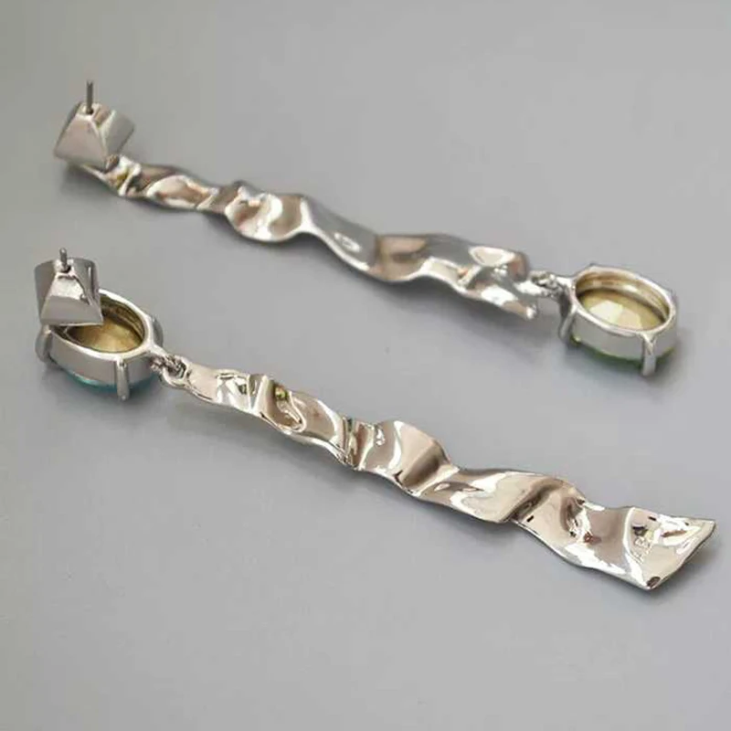 Серебряные серьги-подвески с рюшами неправильного дизайна