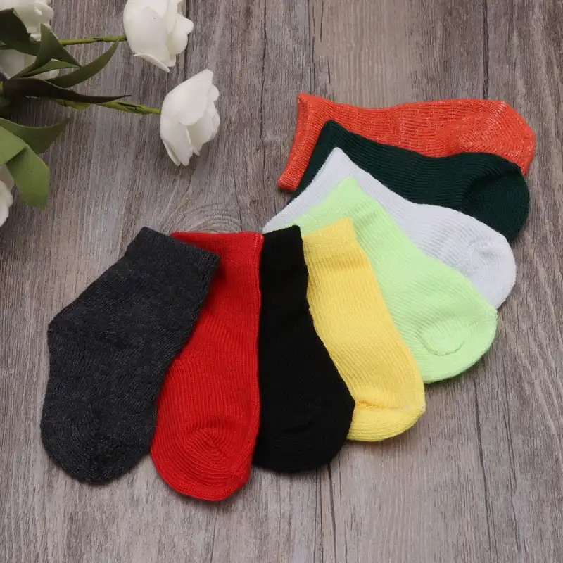 ropa para muñecas con medias