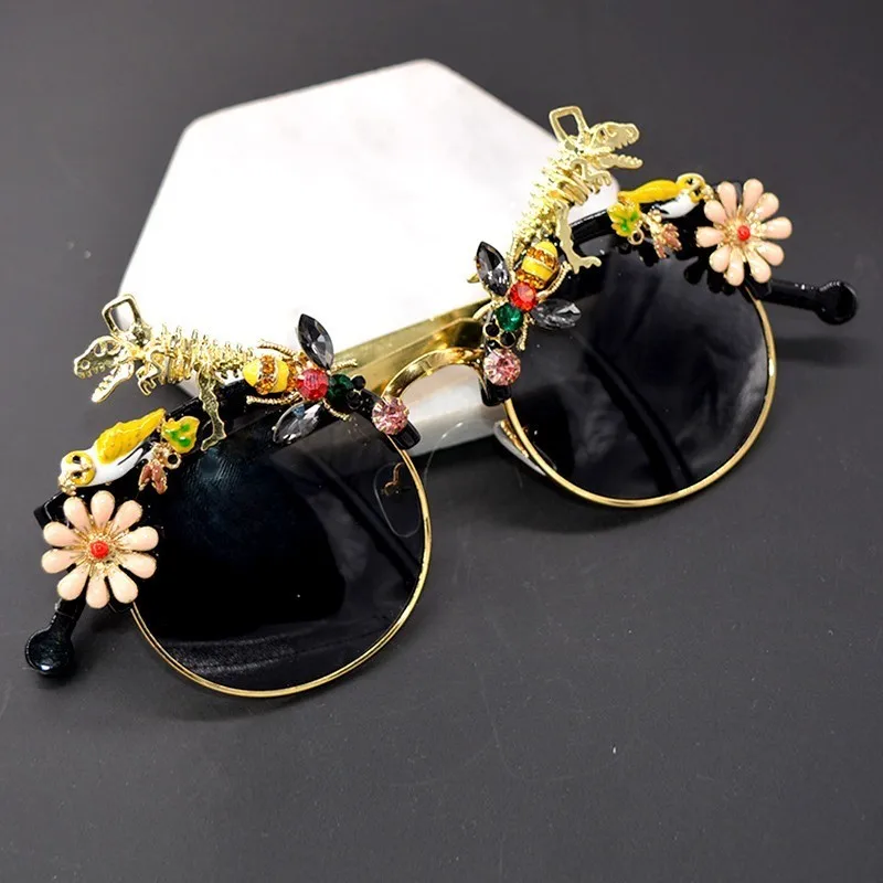 

Handmade Dinosaur Carving Flower Bird Sunglasses Women Vintage Baroque Queen Retro Sun Glasses Female Oculos Feminino De Sol