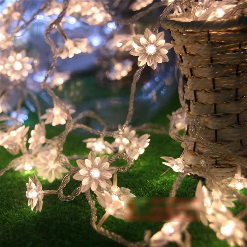 thumbnail image 1 of Guirnalda de luces LED de 10 m y 100 flores de loto para decoración navideña, iluminación LED para bodas, fiestas, vacaciones, decoración del hogar, 1 of 4
