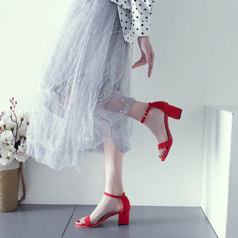 

2019 summer new fashion thick with a word buckle trend wild open toe sandals