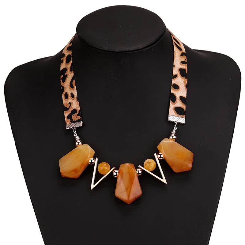 

2019 New Fashion Resin Choker Vintage Print Rope Fabric Leopard Necklaces Pendant Geometric Triangle Necklace Women Dropshipping