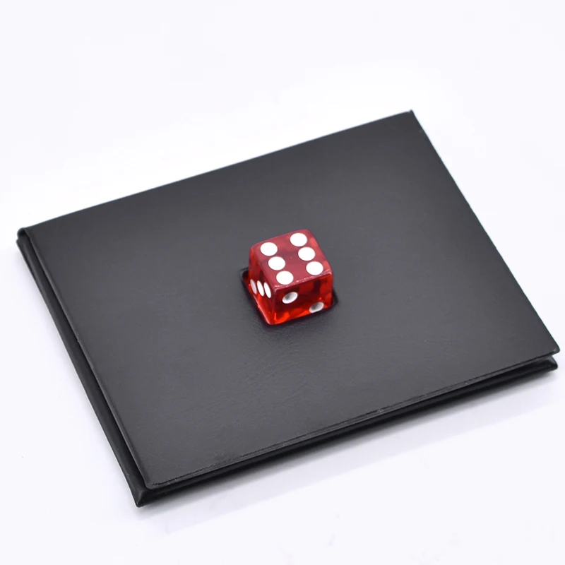Зеркальные магические трюки в виде игральных костей Магия Крупным планом