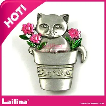 

Funny flower cat brooch lovely cat in the bucket cute brooch for children gift