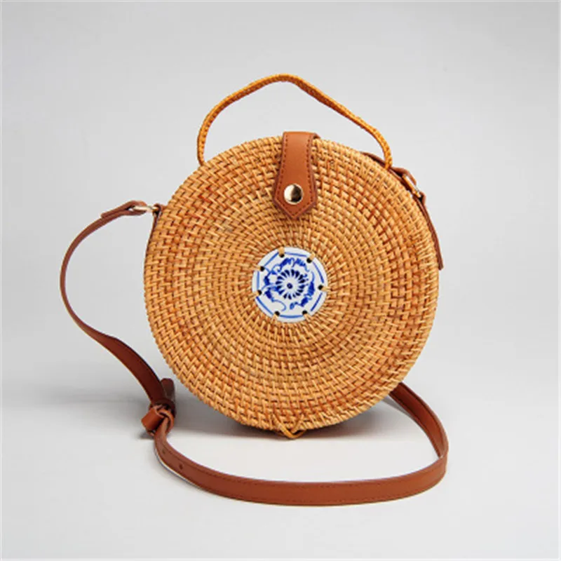 

2018 high quality handmade rattan round shoulder bag fashion leather strap bag straw beach bag summer straw bag