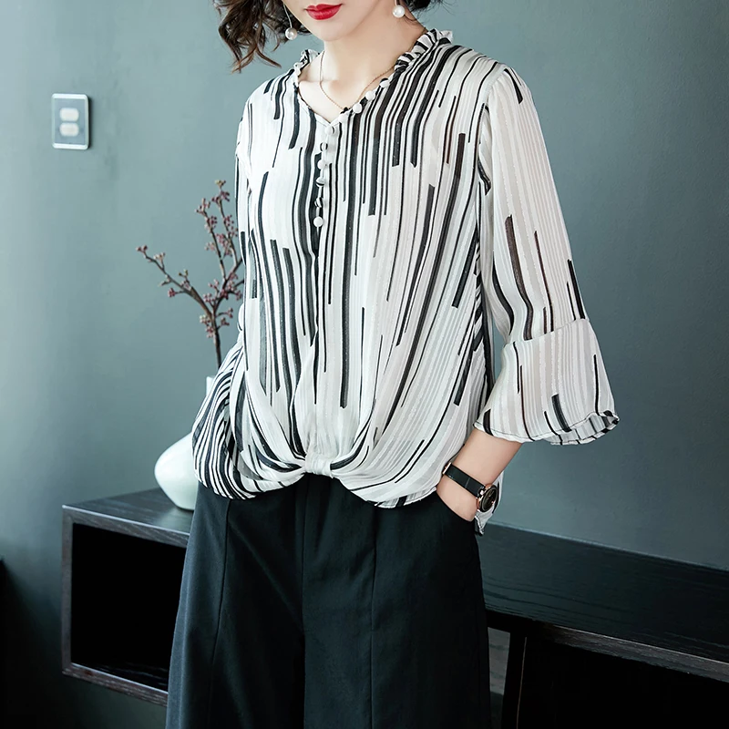 

XL Brand Tee 2019 Summer Women Commuter OL Tee New Fashion Striped V-neck Chiffon T-shirt Loose Trumpet Sleeve Chiffon Tee Women