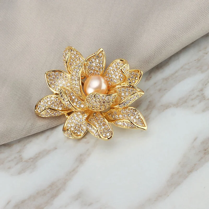 

Luxury Rhinestone Flower Brooches Women Natural Pearl Lapel Pins for Female Wedding Brooches Crystal Jewelry Accessories