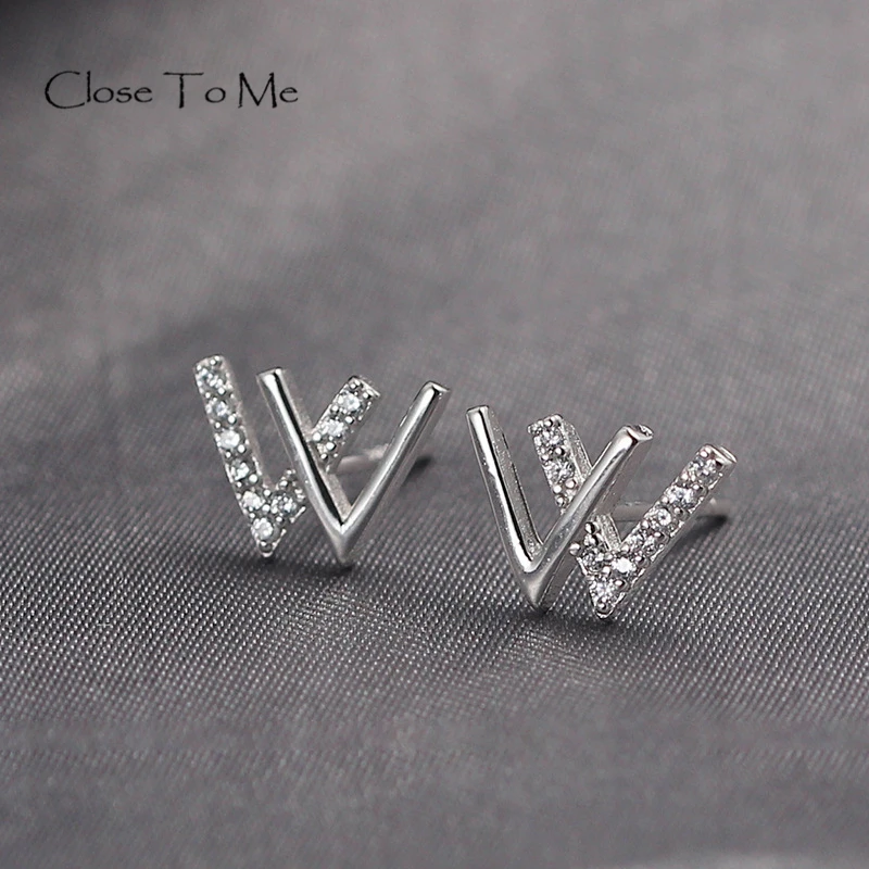 

Close To Me Real S925 Sterling Silver Creative Handmade Fine Jewelry Double V Letter Simple Stud Earrings for Women