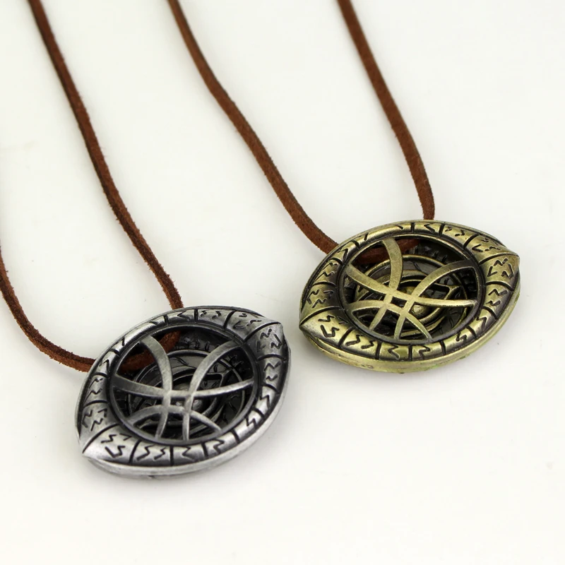 

Hot Movie Doctor Strange Necklace Eye of Agamotto Pendant Necklace Charm Jewelry Accessories Necklace For Men And Women Gifts