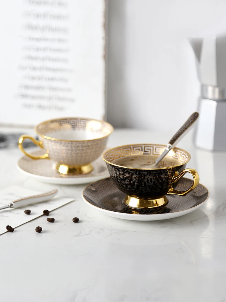 

Luxury Phnom Penh coffee cup European creative elegant English afternoon teacup tea set ceramic American three-layer snack plate