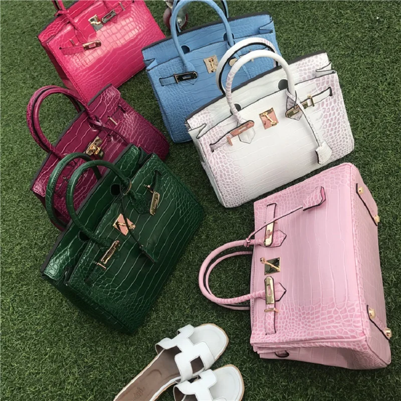 

2018 new large bag ladies handbag shoulder Messenger bag European and American crocodile pattern hit color handbags