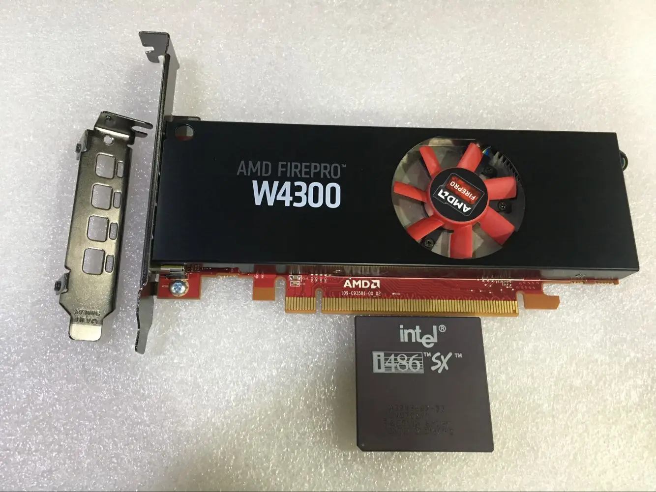 AMD Firepro w4300 4 Гб профессиональная дизайнерская графическая карта 3D рендеринг 4 экран графическая карта