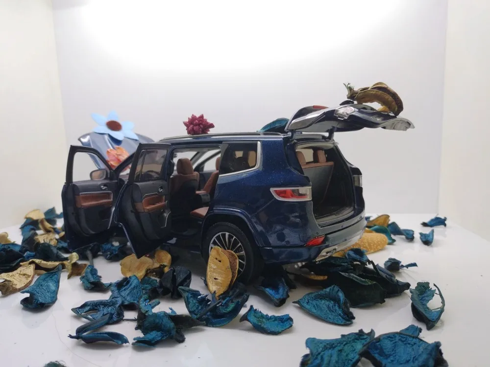 Литая модель автомобиля для всех новых Grand Commander 1:18(синий)+ маленький подарок