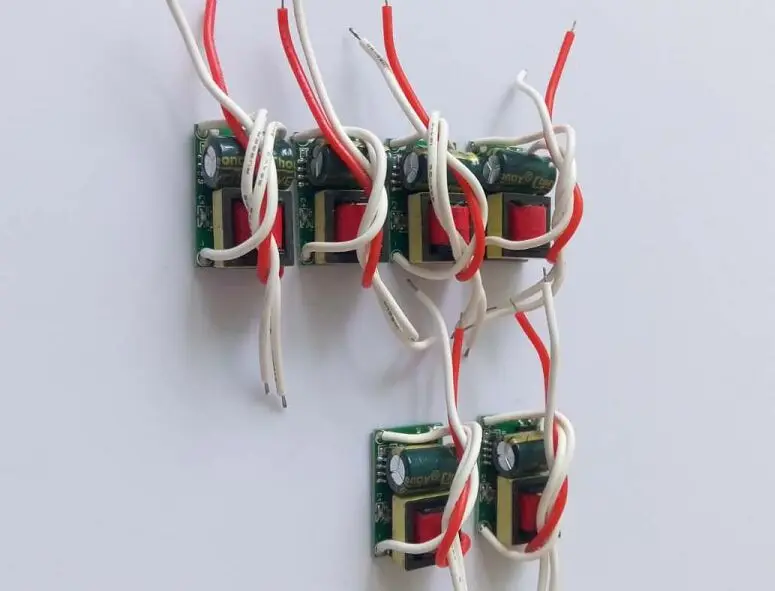 

20pcs Mini built-in Constant Current LED Power Supply GU10 bulb lights Adapters MR16 MR11 LED Driver AC85-265V to DC9-12V 3W