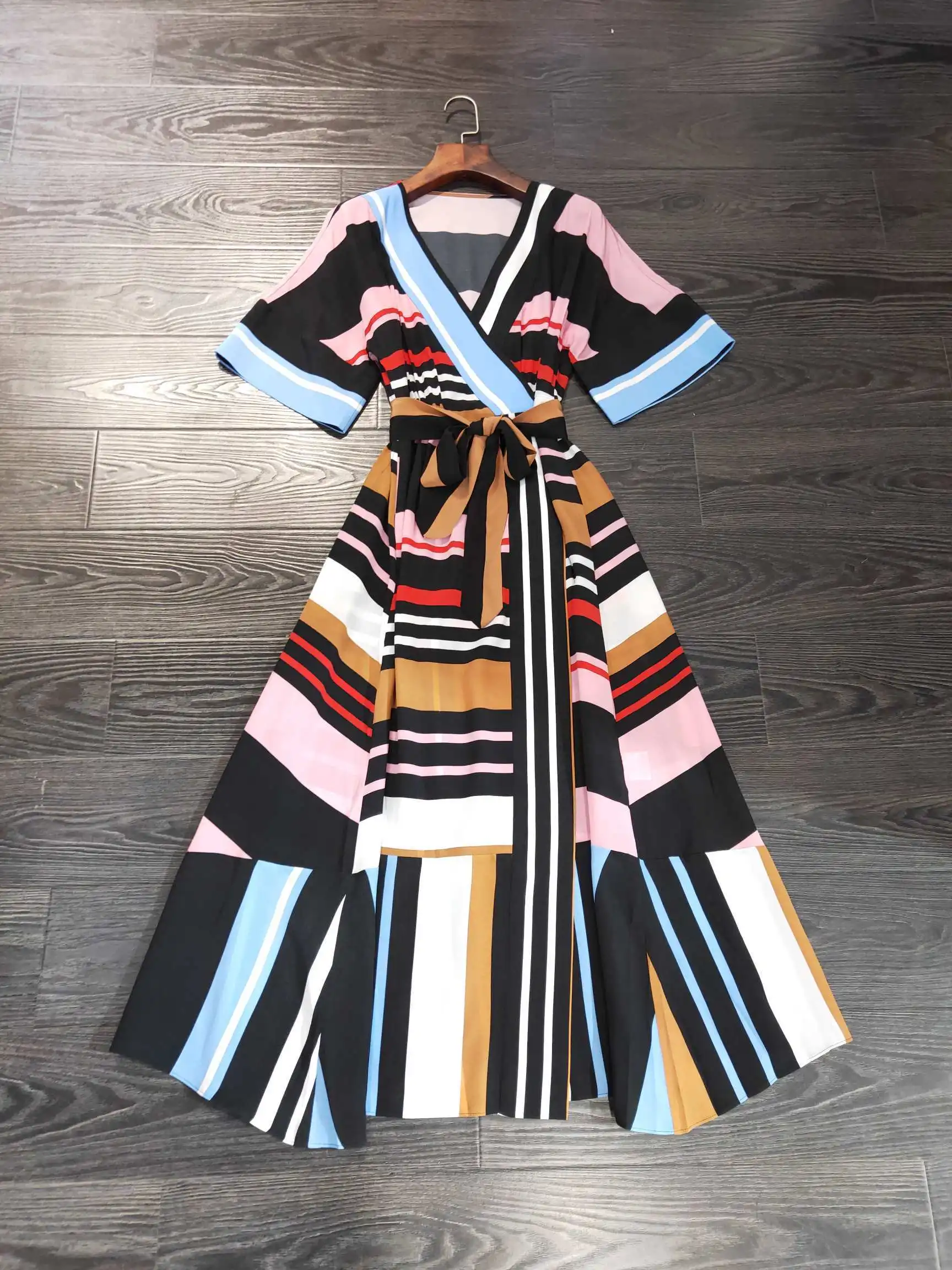 

2019 Spring and Summer Women's New 100% Silk Rainbow Print Wrap Dress 0528