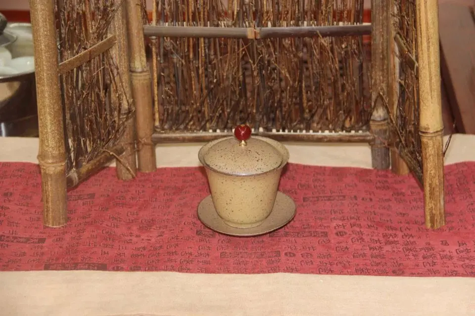 Чайный набор кунг-фу gaiwan печи грубая керамика руководство пшеницы желтый модель черный чай пуэр teaset около 149 мл