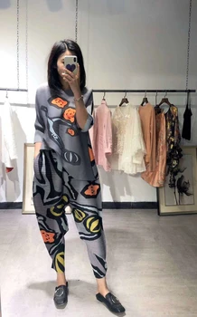 

Spring and Summer Three Residences Fold Embossed T-shirt High-end Temperament Women's Loose Top Radish Eight-minute Pants Suit