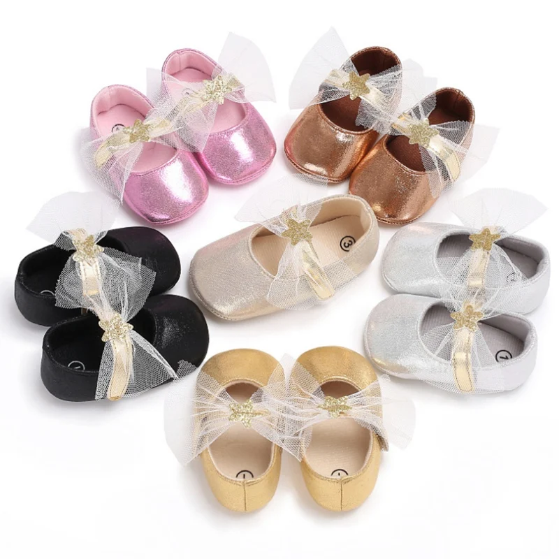 Милые кружевные туфли со звездами для маленьких девочек мягкие кожаные детские мокасины резиновые туфли Sapatinho Bebe girl Scarpe Neonata младенческие Первые ходунки