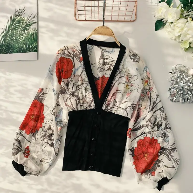 

2019 new fashion women's blouse shirt spring and summer V-neck puff sleeves slim printed chiffon stitching chiffon shirt