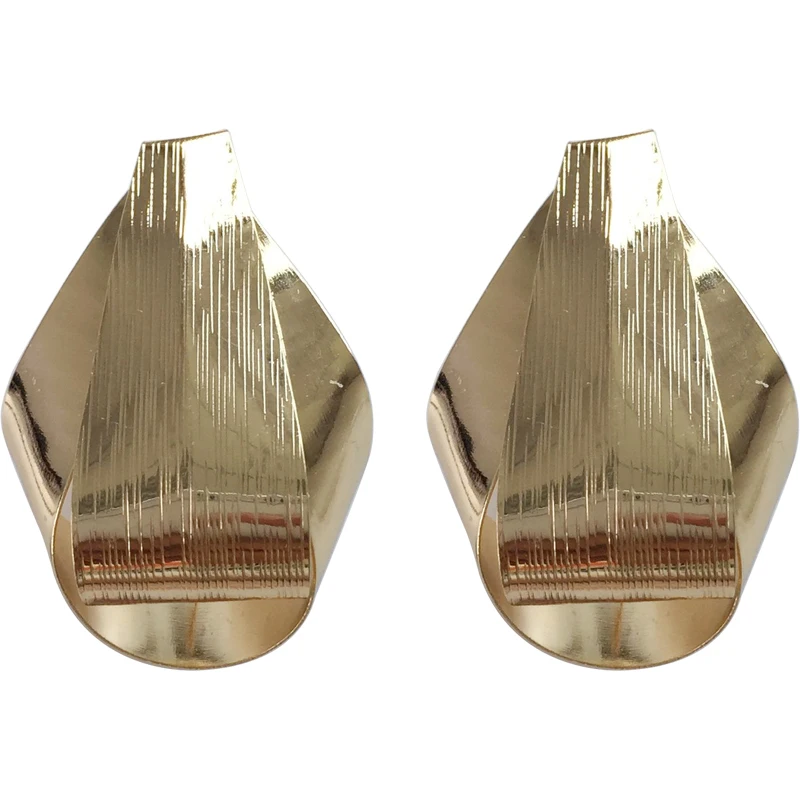 

European and American exaggerated and atmospheric personality creative design Metallic Earring For Woman