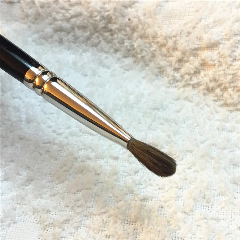 Hakuhodo J239 Angled Eyeshadow Brush _ 3