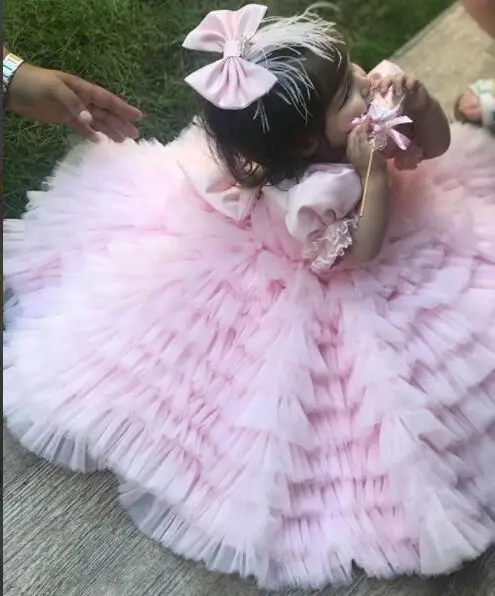 Восхитительное розовое мягкое Тюлевое платье с оборками для девочек на День рождения; праздничное платье для маленьких детей; платье для танцев и торжеств с головной убор