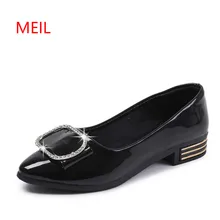 Осенние женские Лакированная кожа обувь на низком каблуке со стразами; Лоферы Женские балетки на плоской подошве Женская обувь в деловом стиле; Цвет Черный; офисные туфли для беременных женская обувь