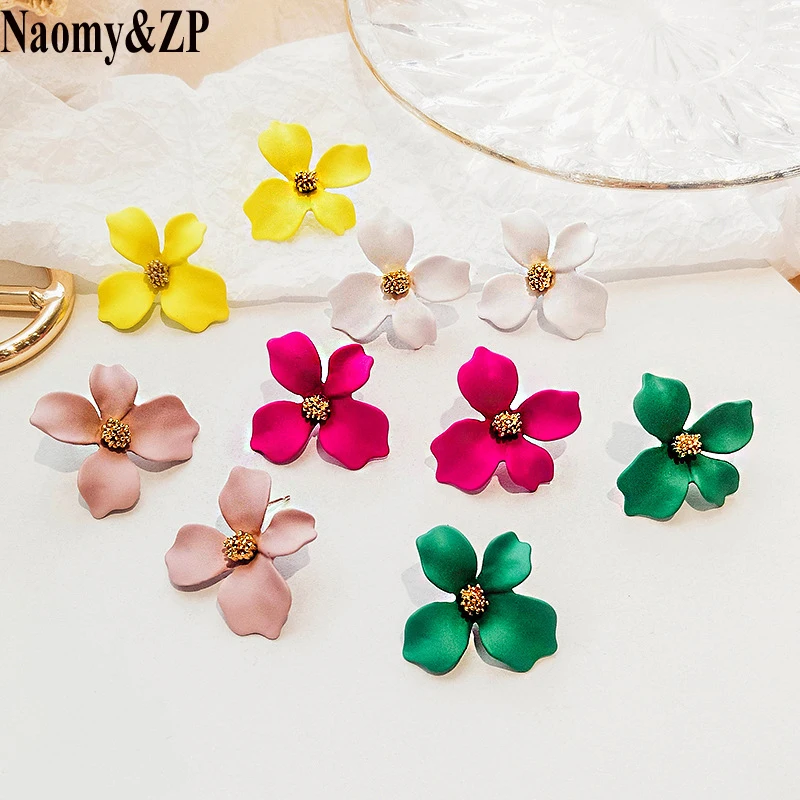 

Naomy&ZP Korean Flower Stud Earrings For Women Summer Boho Wedding Trendy Fashion Jewelry Earrings Accessories Wholesale 2018